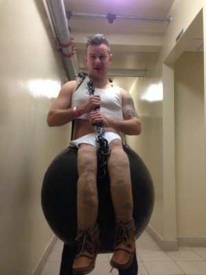 miley Cyrus vestito parodia uomo